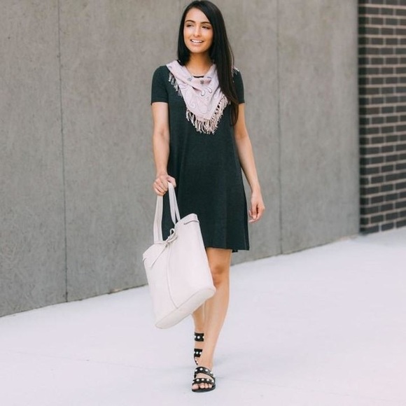 Banana Republic Phone-charging Leather Tote - Picture 3 of 7